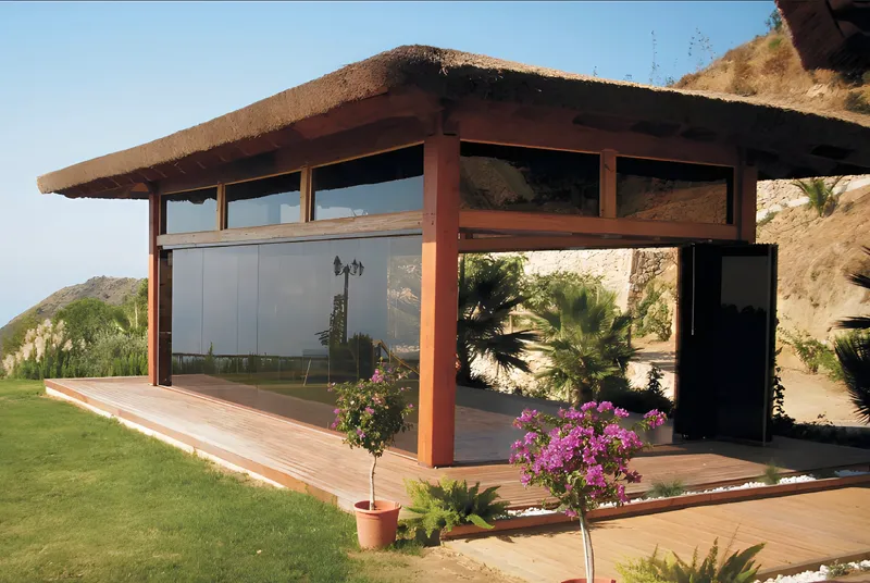 Cortinas de cristal abatibles con apertura total